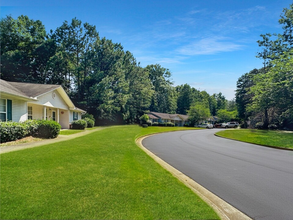 Eagles Nest Apartments 62+ Community in Carrollton, GA - Foto de edificio