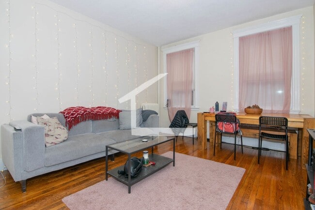 12 Euston St in Brookline, MA - Building Photo - Building Photo