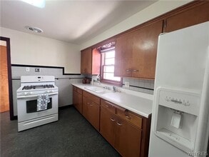 480 W Hazeltine Ave in Buffalo, NY - Building Photo - Building Photo