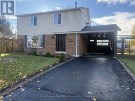 18 Fagan Dr in Halton Hills, ON - Building Photo