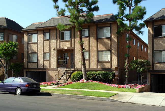 5444 W 99th Pl in Los Angeles, CA - Foto de edificio - Building Photo