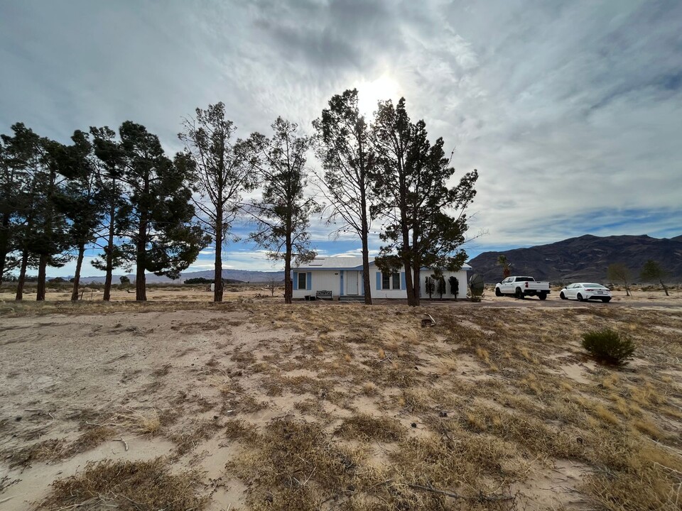 45973 Fairview Rd in Newberry Springs, CA - Foto de edificio