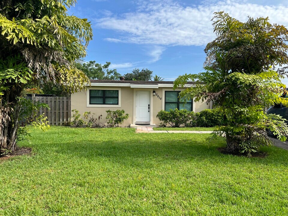 2818 New York St in West Palm Beach, FL - Building Photo