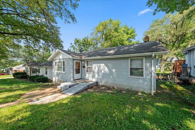 417 Ballman Ave in Ferguson, MO - Foto de edificio - Building Photo