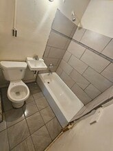 2517 W Garfield Ave in Milwaukee, WI - Building Photo - Building Photo