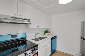 3369 S Monaco St Pkwy in Denver, CO - Building Photo - Building Photo