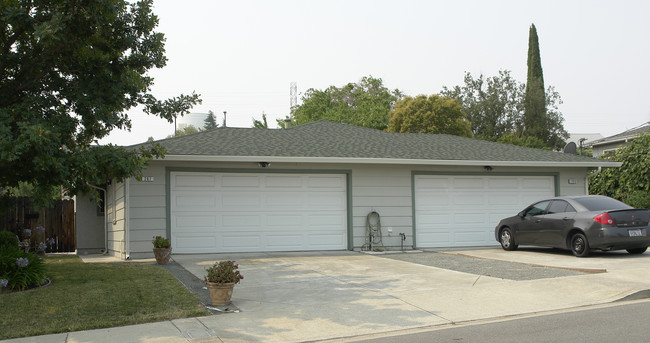 207-209 Robert St in Antioch, CA - Building Photo - Building Photo