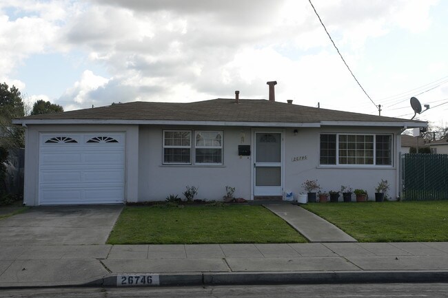 26746-26762 Gading Rd in Hayward, CA - Foto de edificio - Building Photo