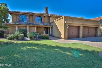 10329 E Clinton St in Scottsdale, AZ - Foto de edificio - Building Photo