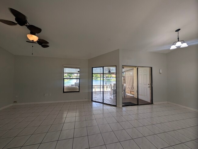 2711 San Remo Cir in Homestead, FL - Foto de edificio - Building Photo