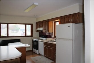 4040 W 10th St in Erie, PA - Building Photo - Building Photo