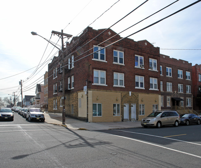 232 Avenue B in Bayonne, NJ - Building Photo - Building Photo