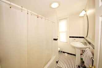 62 Bedford St in Waltham, MA - Building Photo - Building Photo