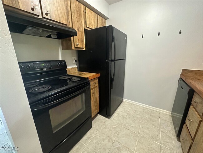 518 SE 6th Pl in Cape Coral, FL - Building Photo - Building Photo