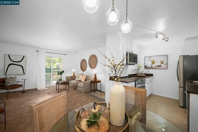 1505 Kirker Pass Rd, Unit 240 in Concord, CA - Foto de edificio - Building Photo