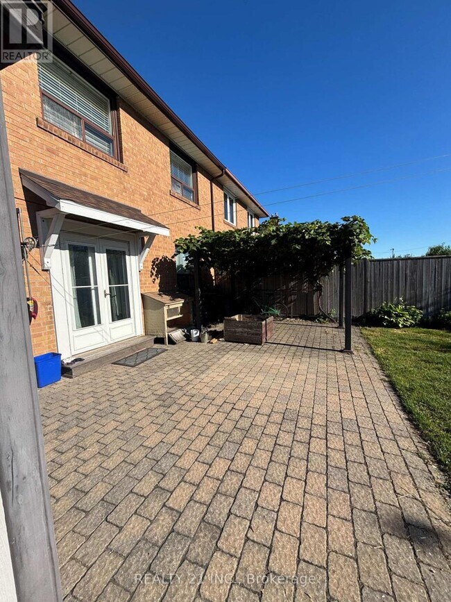 18 Whitbread Crescent in Toronto, ON - Building Photo - Building Photo