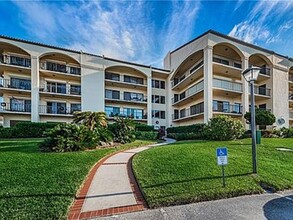 102 Mariner Dr, Unit 102 in Tarpon Springs, FL - Building Photo - Building Photo