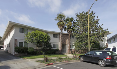 94 Renato Ct in Redwood City, CA - Building Photo - Building Photo