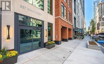 327 King St W in Toronto, ON - Building Photo - Building Photo