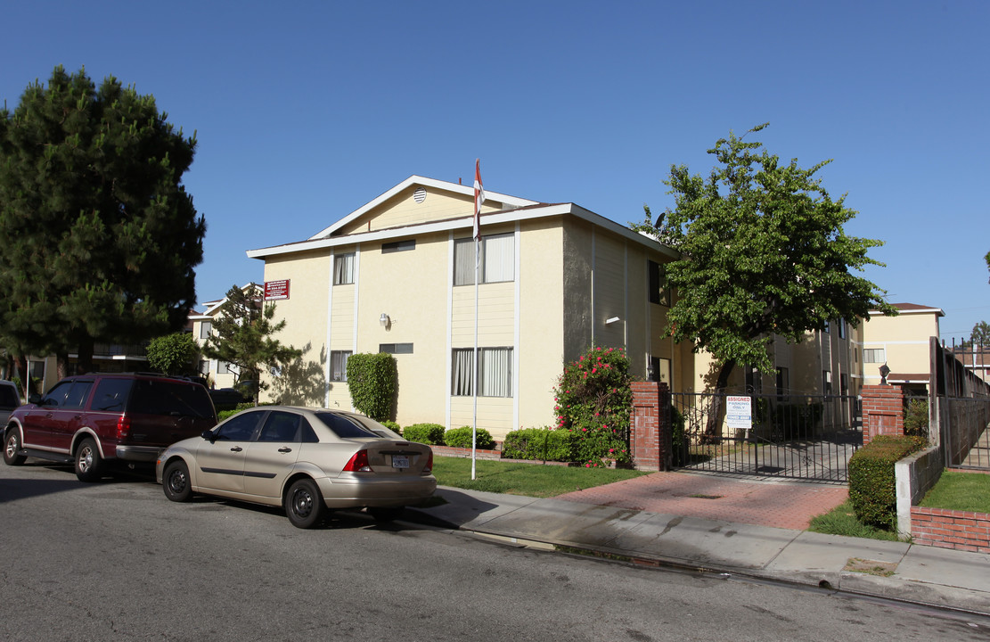 14501 Cerise Ave. in Hawthorne, CA - Foto de edificio