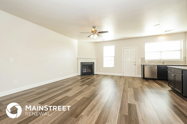 1010 Keeneland Dr in Spring Hill, TN - Foto de edificio - Building Photo