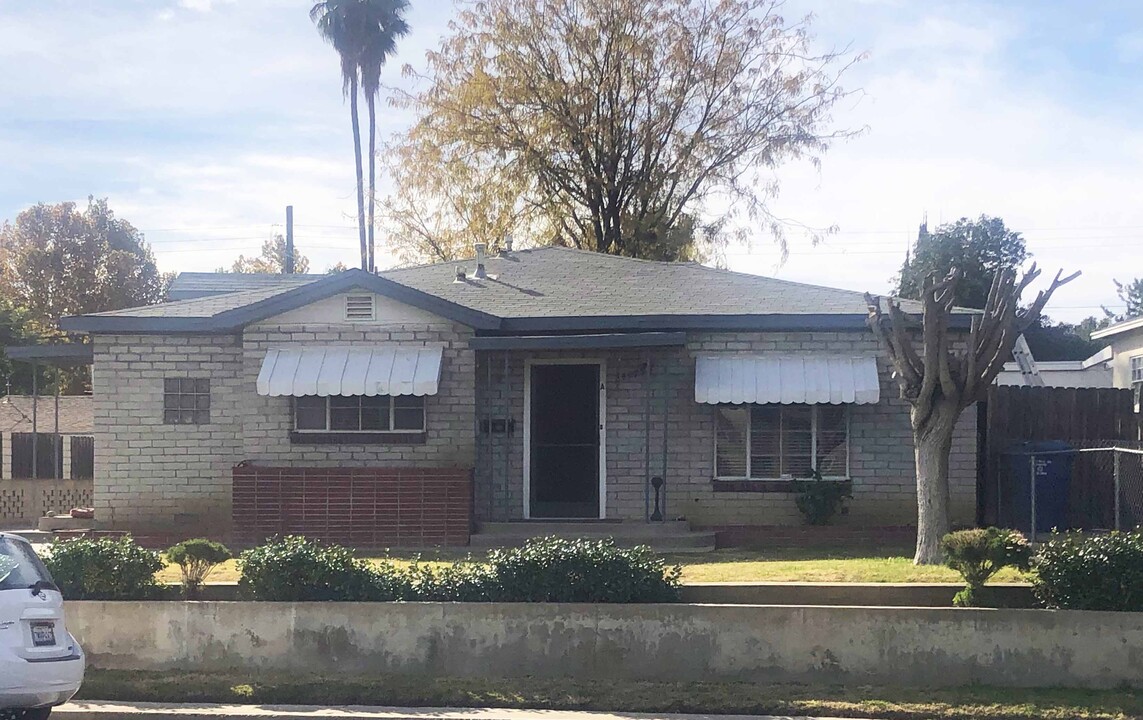 2407 Olympic Dr in Bakersfield, CA - Building Photo