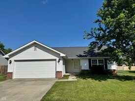 39 Cedarwood Dr in Greencastle, IN - Building Photo