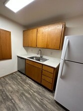396 NE Miguel Ave in Roseburg, OR - Building Photo - Building Photo