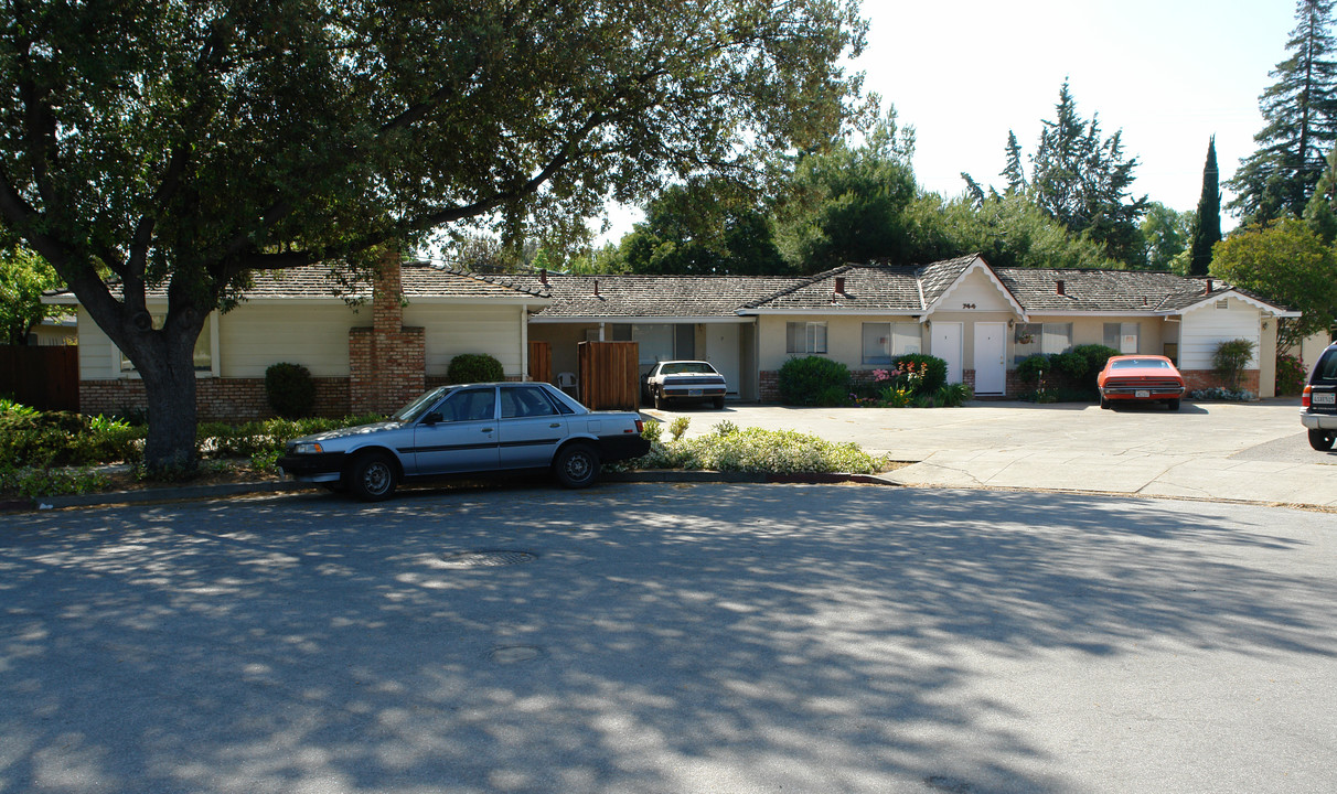 744 Golden Oak Dr in Sunnyvale, CA - Building Photo