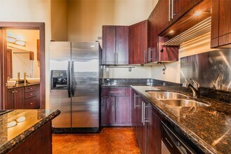 2205 McKinney St, Unit 306 in Houston, TX - Building Photo - Building Photo