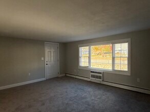 484 Victory Hwy, Unit 3 in North Smithfield, RI - Foto de edificio - Building Photo