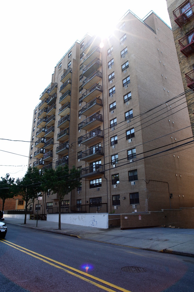 147-20 35th Ave in Flushing, NY - Building Photo - Building Photo