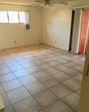 4640 Clairemont Dr in San Diego, CA - Building Photo - Building Photo
