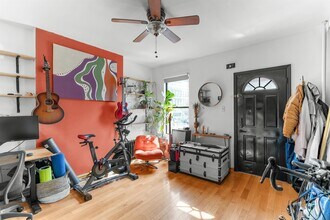 180 Christopher Columbus Dr in Jersey City, NJ - Building Photo - Building Photo