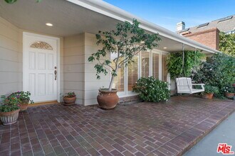 14972 Camarosa Dr in Los Angeles, CA - Building Photo - Building Photo