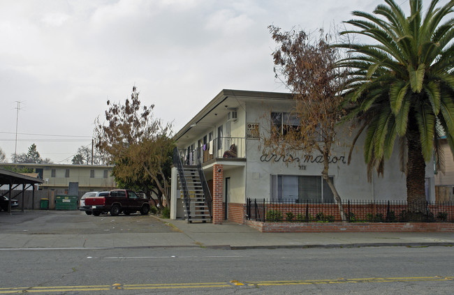 919 Madison St in Stockton, CA - Foto de edificio - Building Photo