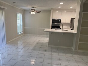 2120 El Paseo St in Houston, TX - Building Photo - Building Photo