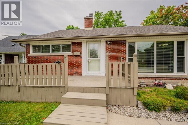 15 Edinburgh Rd in Kitchener, ON - Building Photo - Building Photo