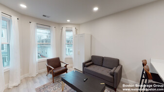 23 Newport St, Unit 2 in Boston, MA - Building Photo - Building Photo