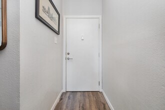 4111 Cole Ave, Unit 30 in Dallas, TX - Building Photo - Building Photo