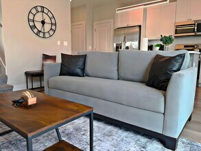 28417 Torch Pkwy, Unit SI ID1502220P in Warrenville, IL - Foto de edificio - Building Photo