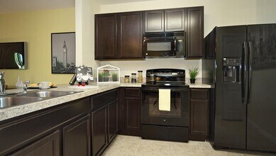 9710 Hound Chase Dr in Gibsonton, FL - Building Photo - Building Photo