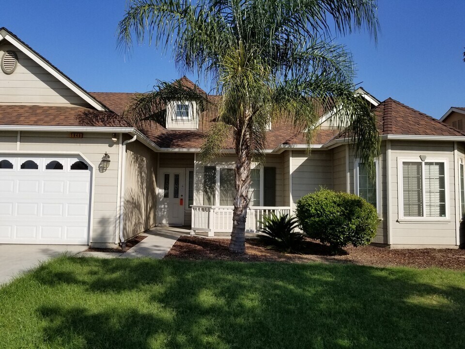 1946 Weyrich St in Tulare, CA - Building Photo
