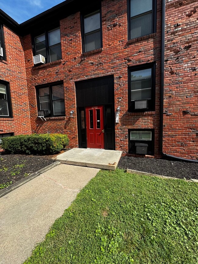 4706 Cass St in Omaha, NE - Building Photo - Building Photo