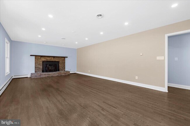 7643 Paradise Beach Rd in Pasadena, MD - Building Photo - Building Photo