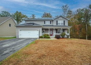 22 Sycamore Way in Poughkeepsie, NY - Building Photo - Building Photo