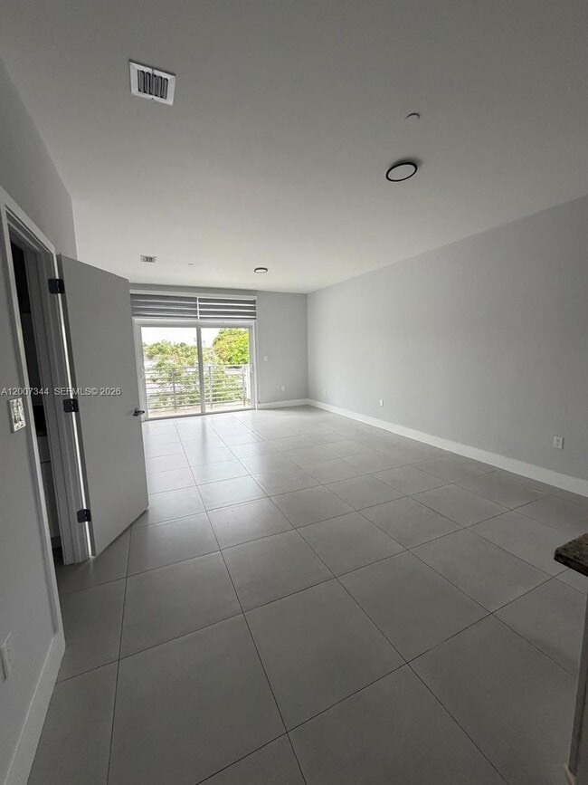 381 E 50th St in Hialeah, FL - Building Photo - Building Photo