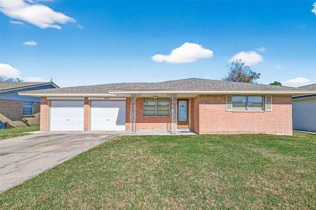 2607 Penfield Dr in Pasadena, TX - Building Photo - Building Photo