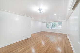 7530 N Oakley Ave, Unit 1 in Chicago, IL - Building Photo - Building Photo