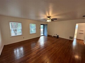 609 W N Loop Blvd in Austin, TX - Building Photo - Building Photo